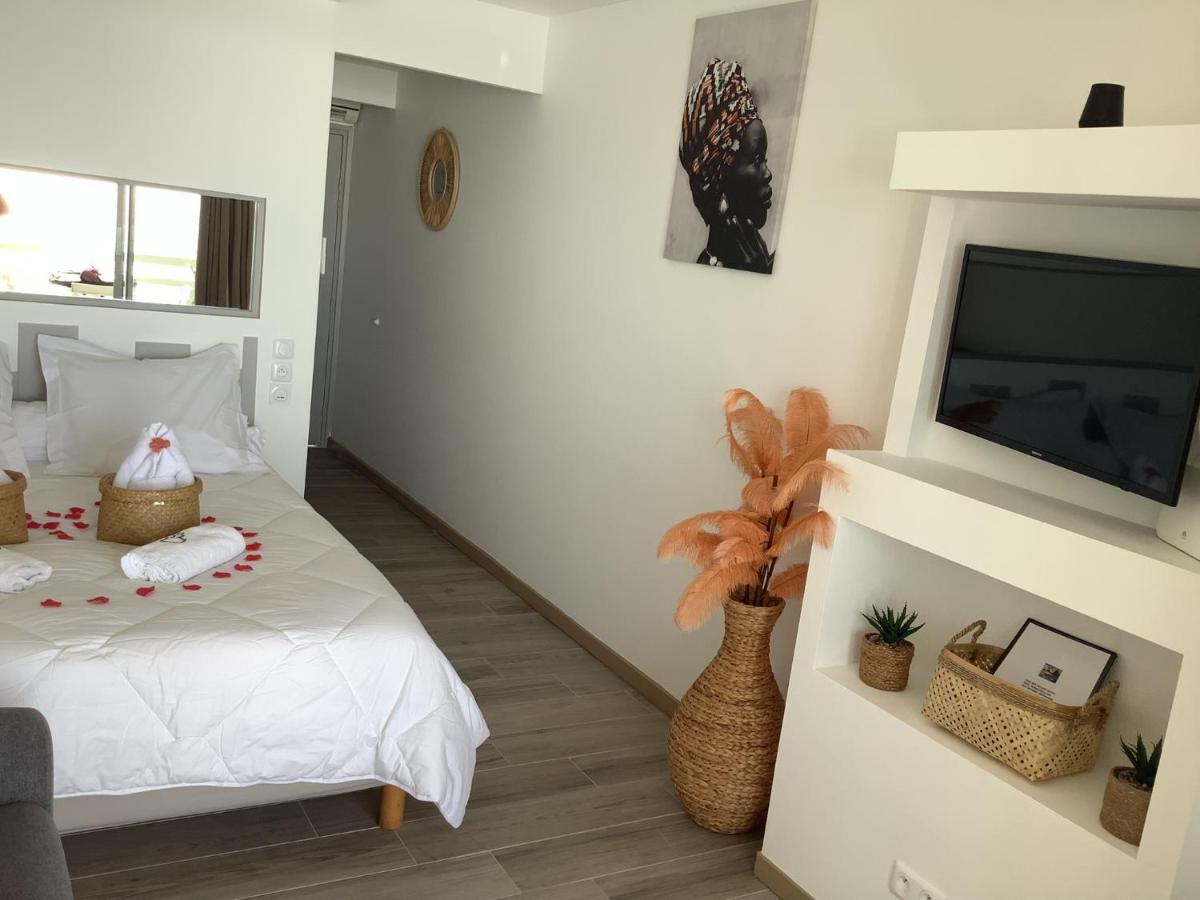 Lady Laying Apartment Le Diamant Bagian luar foto