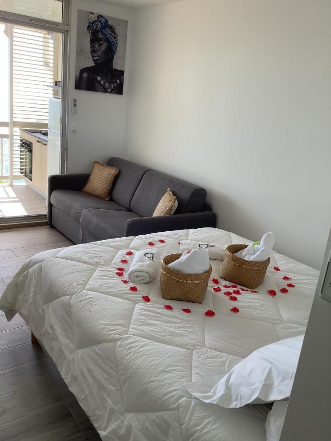 Lady Laying Apartment Le Diamant Bagian luar foto