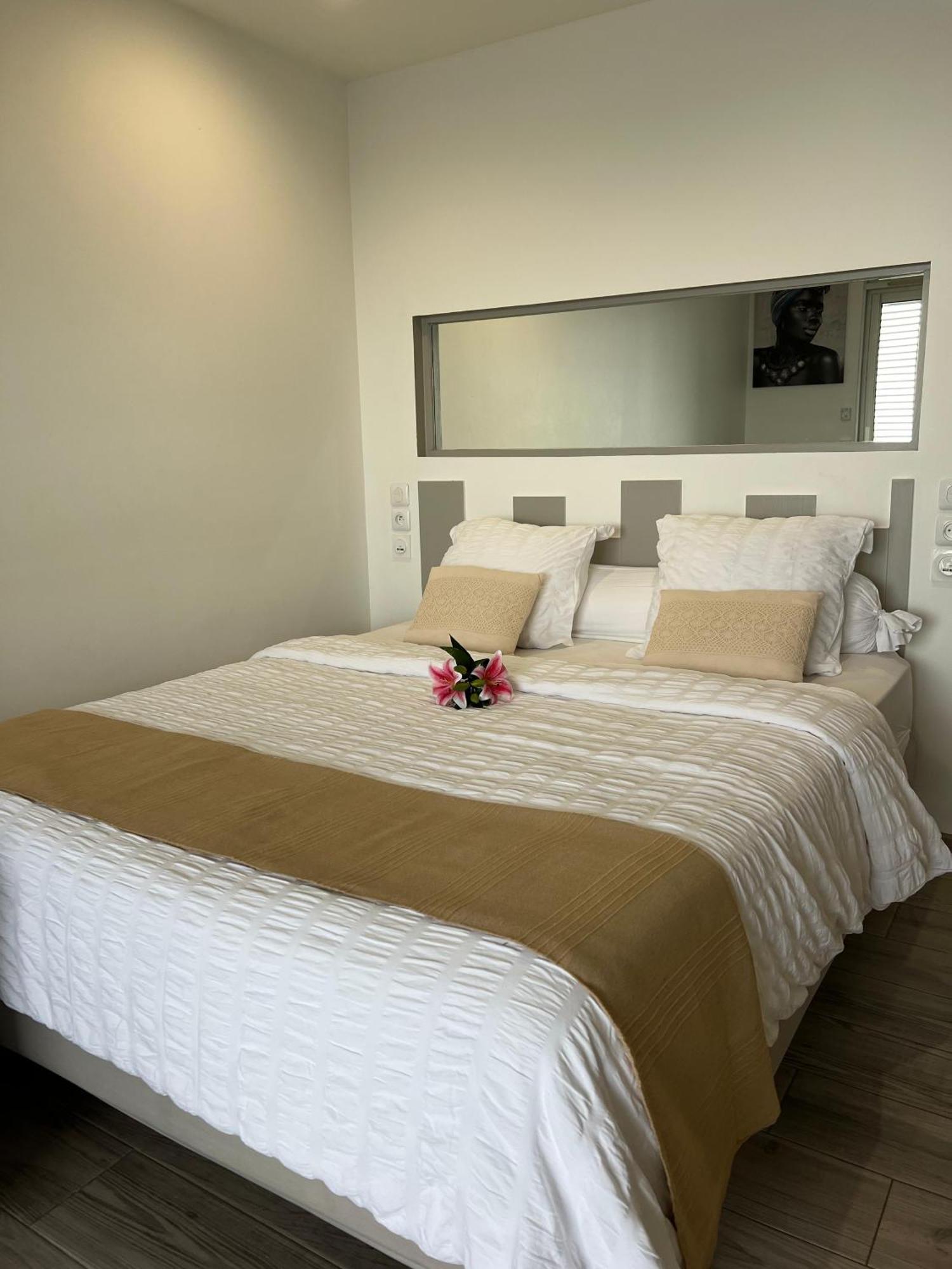 Lady Laying Apartment Le Diamant Bagian luar foto